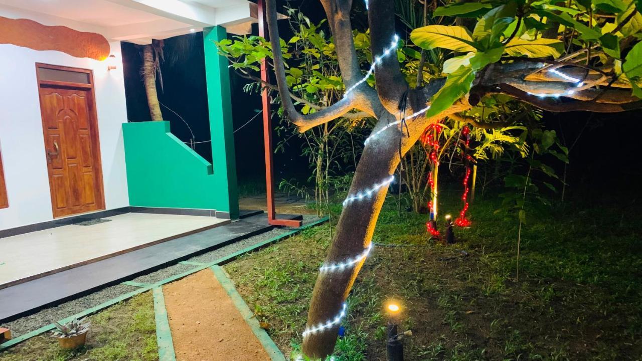 Sigiri Starwing Villa Szigirija Kültér fotó