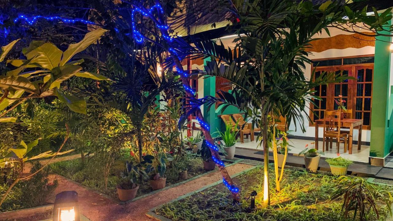 Sigiri Starwing Villa Szigirija Kültér fotó