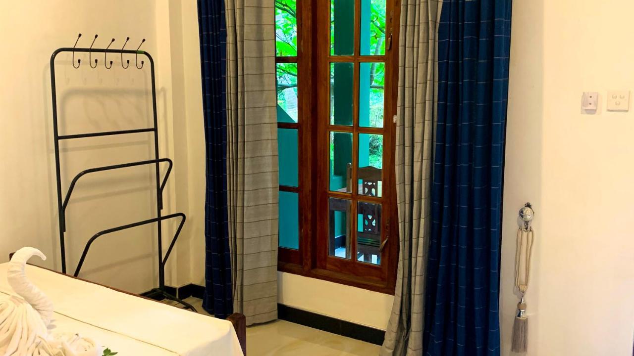 Sigiri Starwing Villa Szigirija Kültér fotó